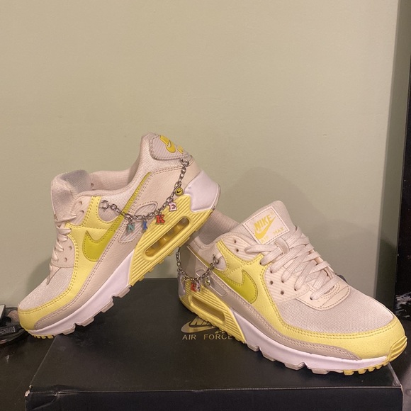 WMNS AIR MAX 90 SE 'PRINCESS CHARMING’ - Picture 3 of 8